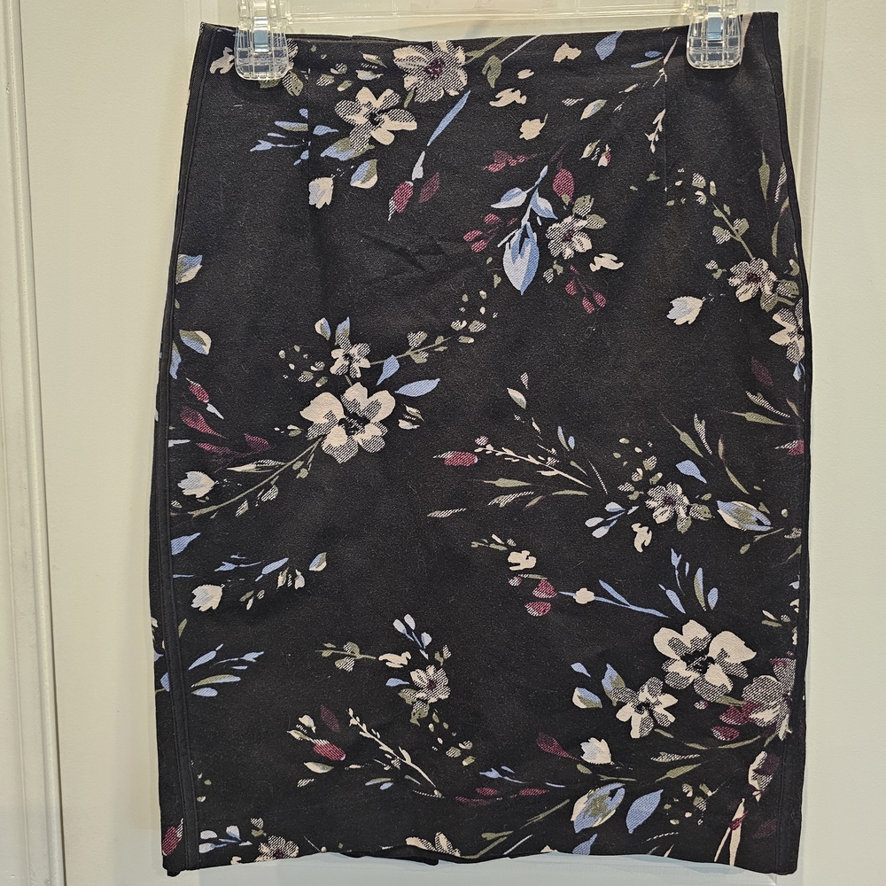 White House Black Market Floral Pencil Skirt